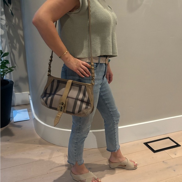 Authentic Burberry Bag - Picture 11 of 12